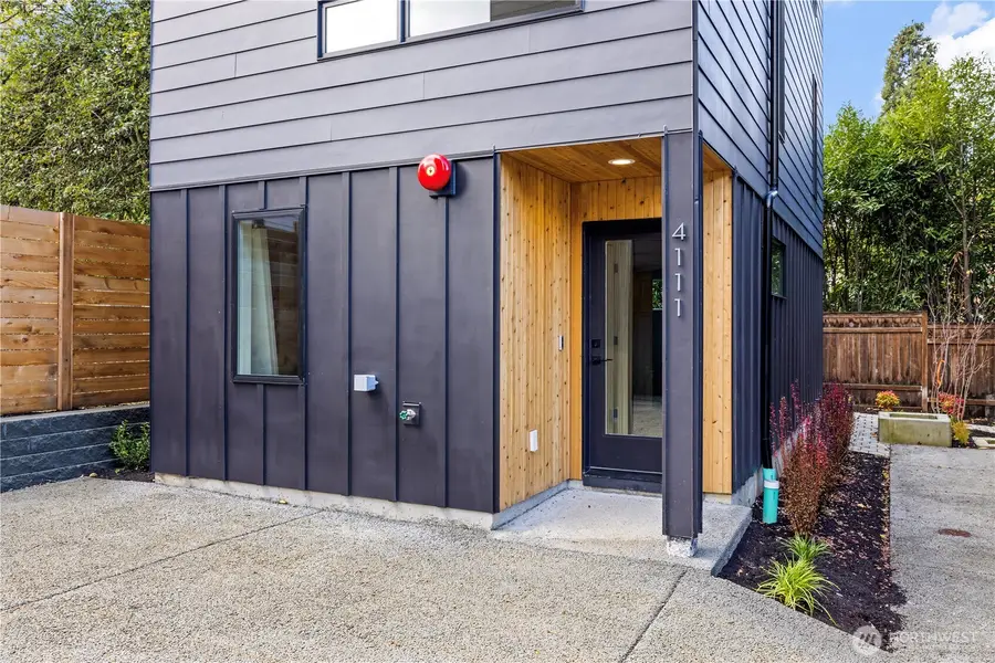 4109 25th Avenue Sw #D, Seattle, WA 98106 - #2