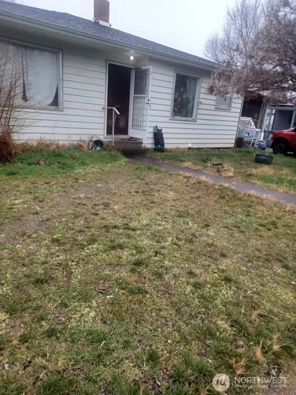 1826 W Lakeside, Moses Lake, WA 98837