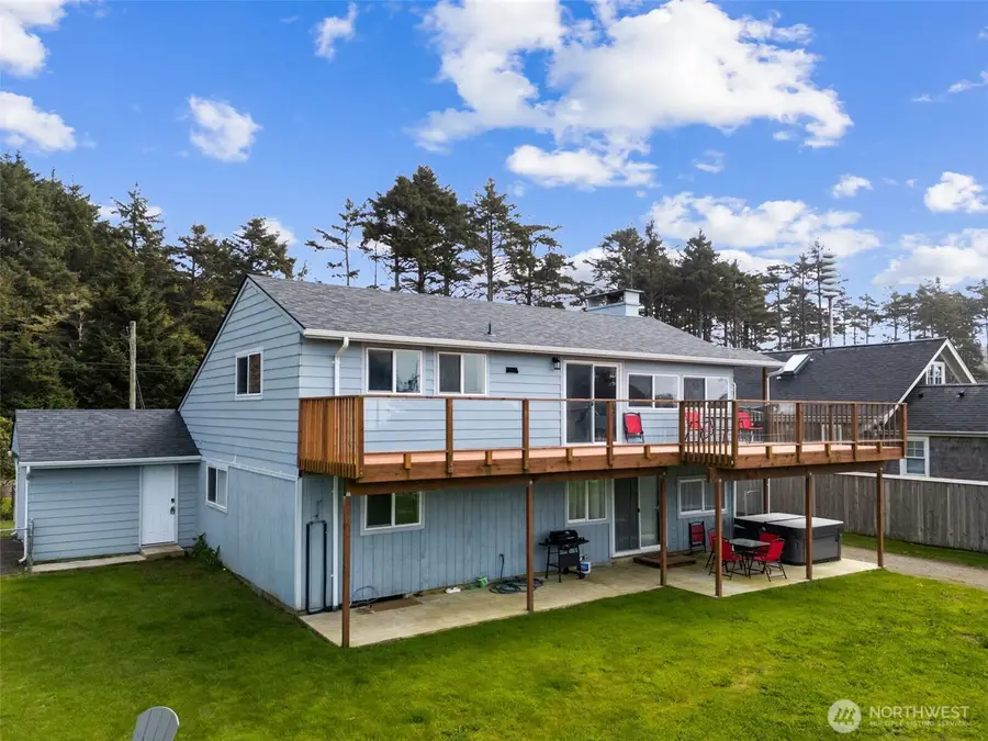 34 4th Street S, Pacific Beach, WA 98571 - #2
