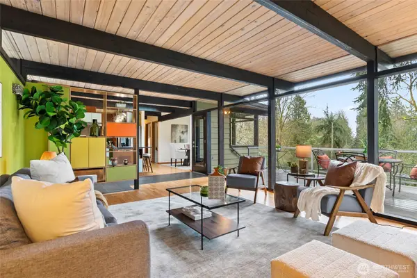 18407 51st Place Ne, Lake Forest Park, WA 98155