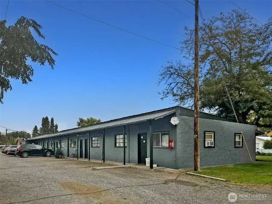 616 Columbia Avenue, Bridgeport, WA 98813 - #3