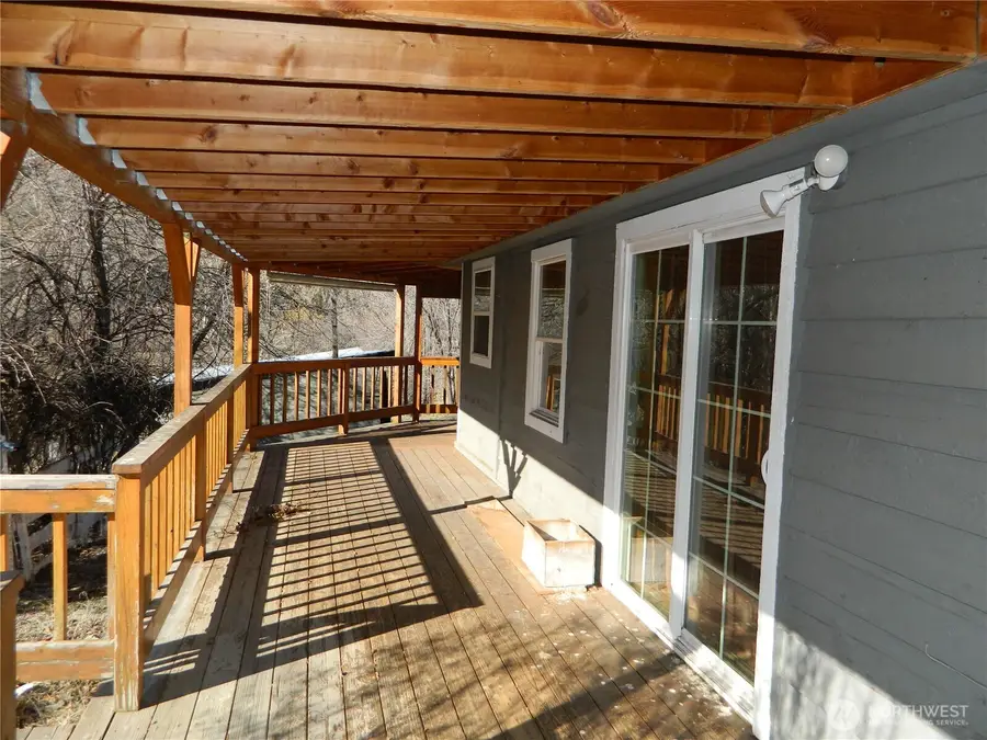 2127 Sinlahekin Road, Loomis, WA 98827 - #3