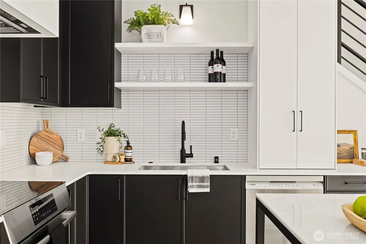 2562 30th Avenue W, Seattle, WA 98199 - #1