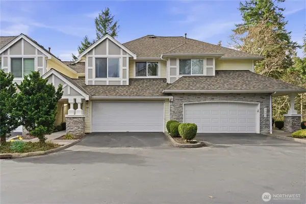 6649 SE Cougar Mountain Way, Bellevue, WA 98006