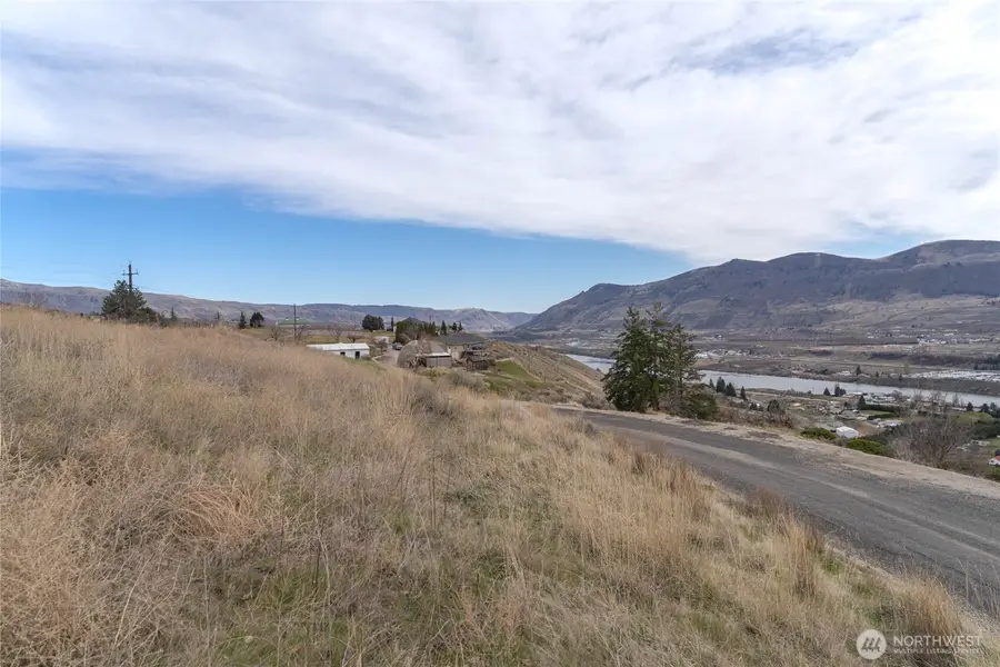 3203 10th Street Se, East Wenatchee, WA 98802 - #2