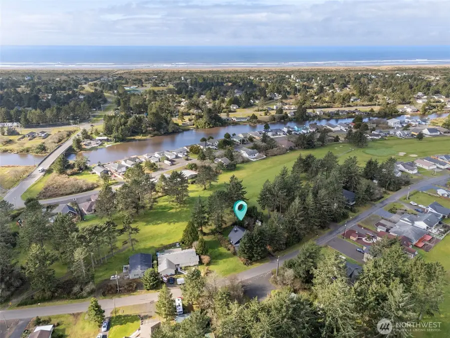 147 Octopus Avenue Ne, Ocean Shores, WA 98569 - #2
