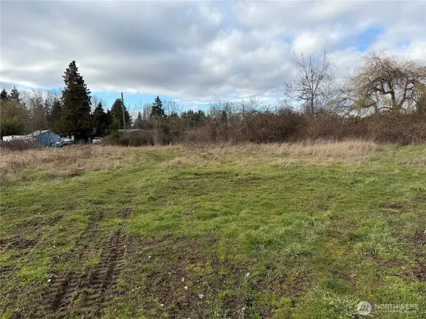 915 90th St E, Tacoma, WA 98445