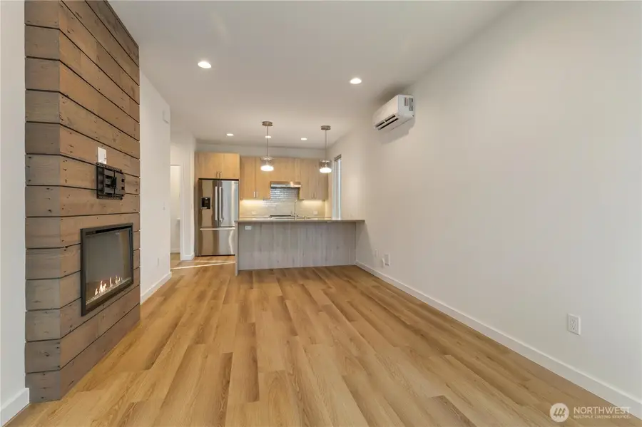 115 N 105th Street #B, Seattle, WA 98133 - #3