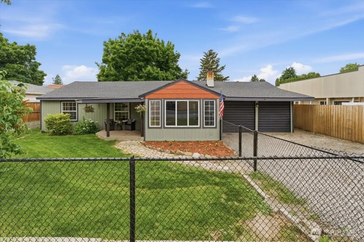 348 N Kentucky Avenue, East Wenatchee, WA 98802 - #1
