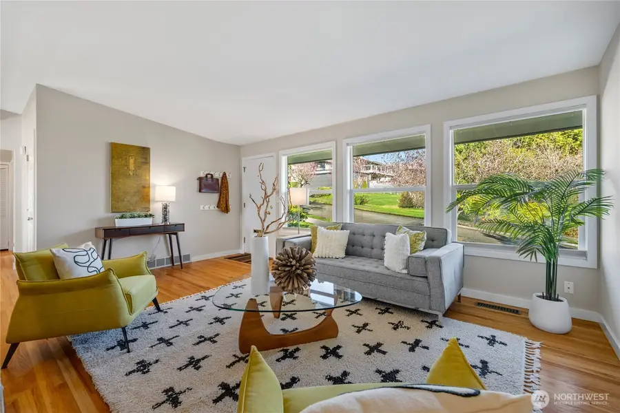 2415 W Mcgraw Street, Seattle, WA 98199 - #2