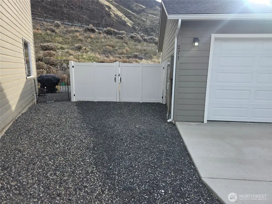 271 George Loop, Rock Island, WA 98850 - #2