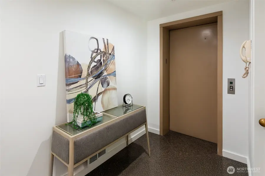 1118 Lakeview Boulevard E #100, Seattle, WA 98102 - #2