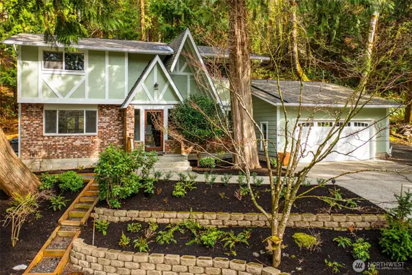 8205 NE Blakely Court W, Bainbridge Island, WA 98110