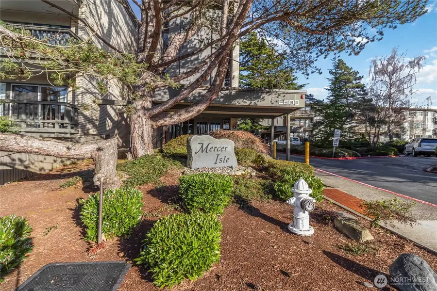 2500 81st Ave Se #319, Mercer Island, WA 98040 - #2