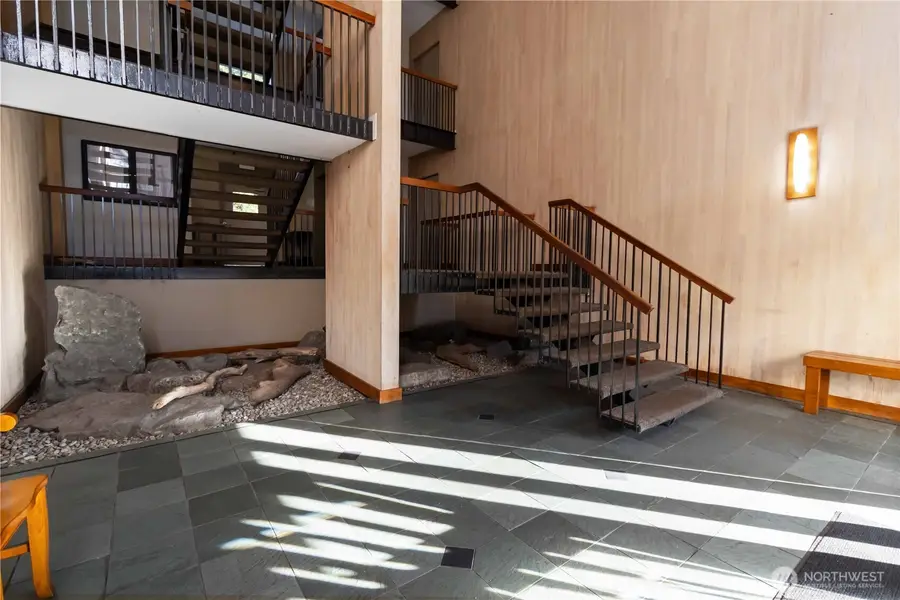 2500 81st Ave Se #319, Mercer Island, WA 98040 - #3