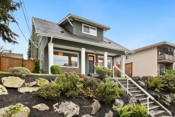 4207 SW Manning St, Seattle, WA 98116