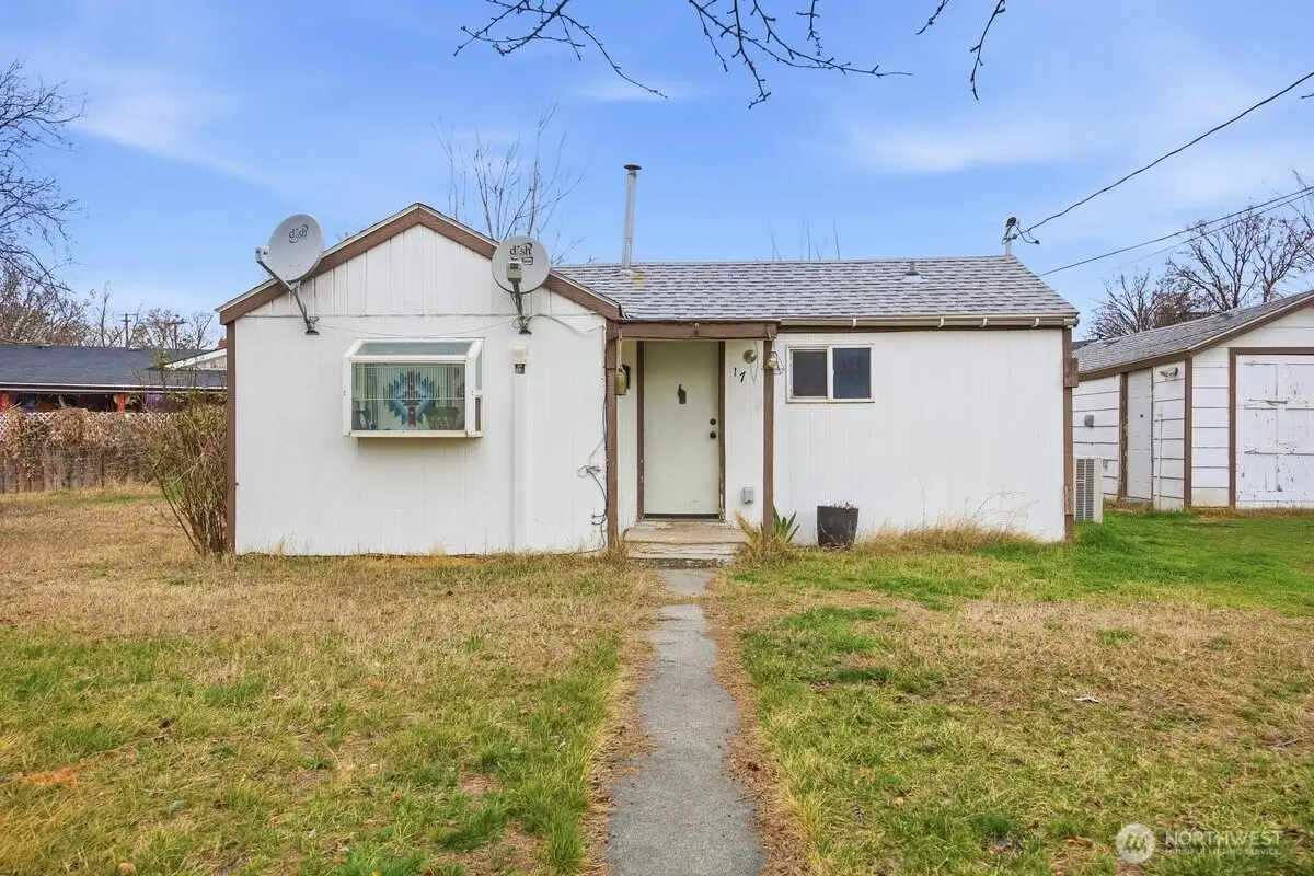 17 E 13th Ave, Kennewick, WA 99336 - #1