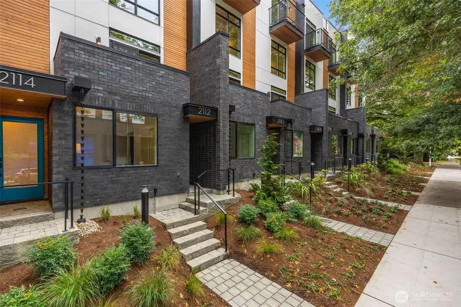 2110 1st Avenue N, Seattle, WA 98109 - #2