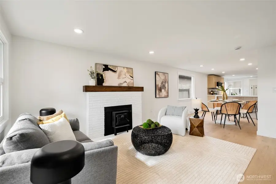 704 N 104th Street, Seattle, WA 98133 - #3