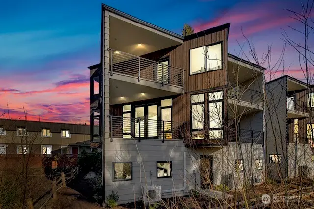 417 102nd Avenue Se, Bellevue, WA 98004 - #1