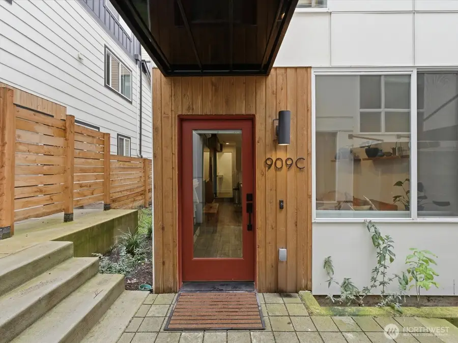 909 Hiawatha Place S #C, Seattle, WA 98144 - #3