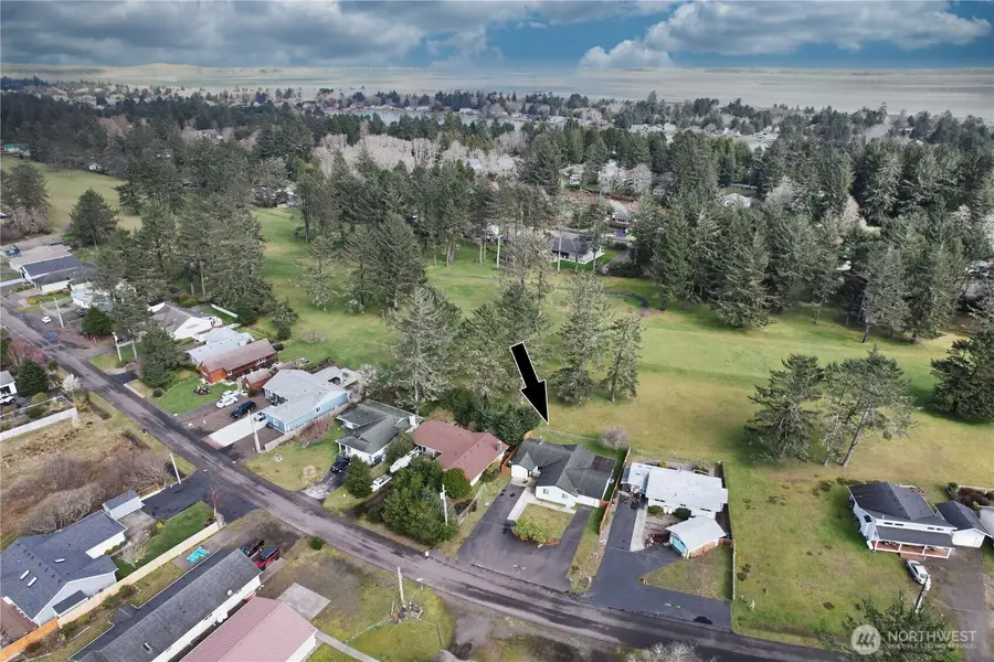 198 Octopus Avenue Ne, Ocean Shores, WA 98569 - #3