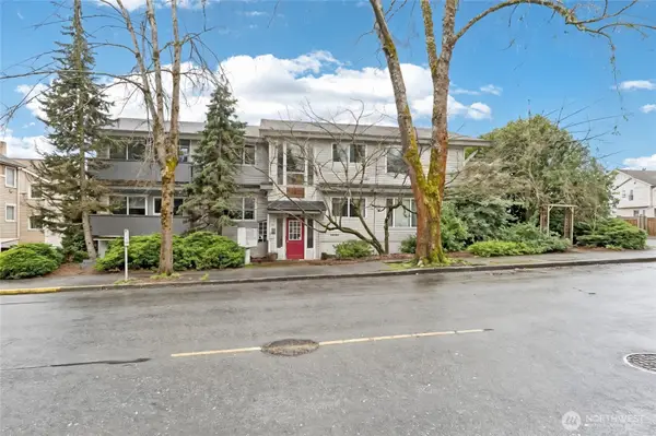 12567 35th Avenue Ne #204, Seattle, WA 98125