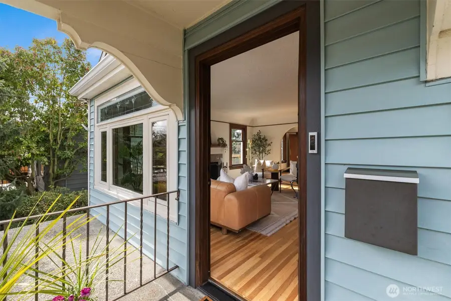 2419 28th Avenue W, Seattle, WA 98199 - #2