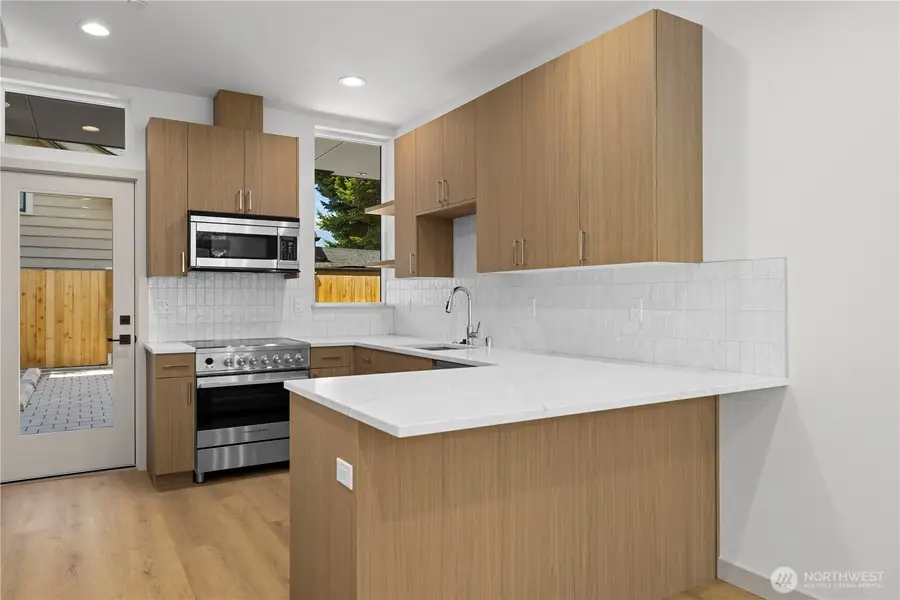 7011 9th Avenue Ne, Seattle, WA 98115 - #3