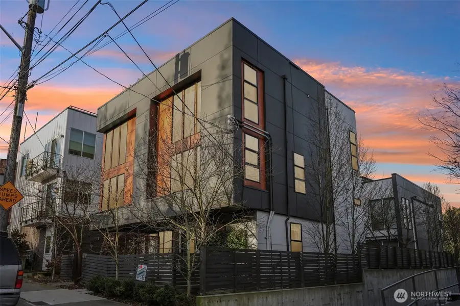 2347 10th Avenue E, Seattle, WA 98102 - #2