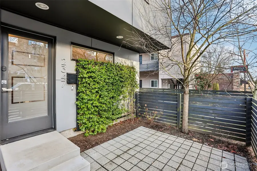 2347 10th Avenue E, Seattle, WA 98102 - #3