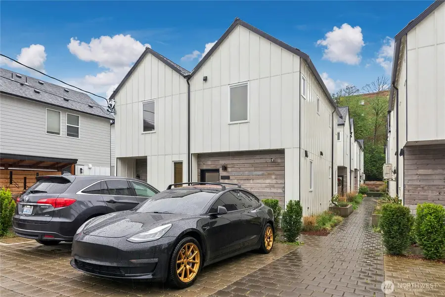 10354 Wallingford Avenue N #B, Seattle, WA 98133 - #2