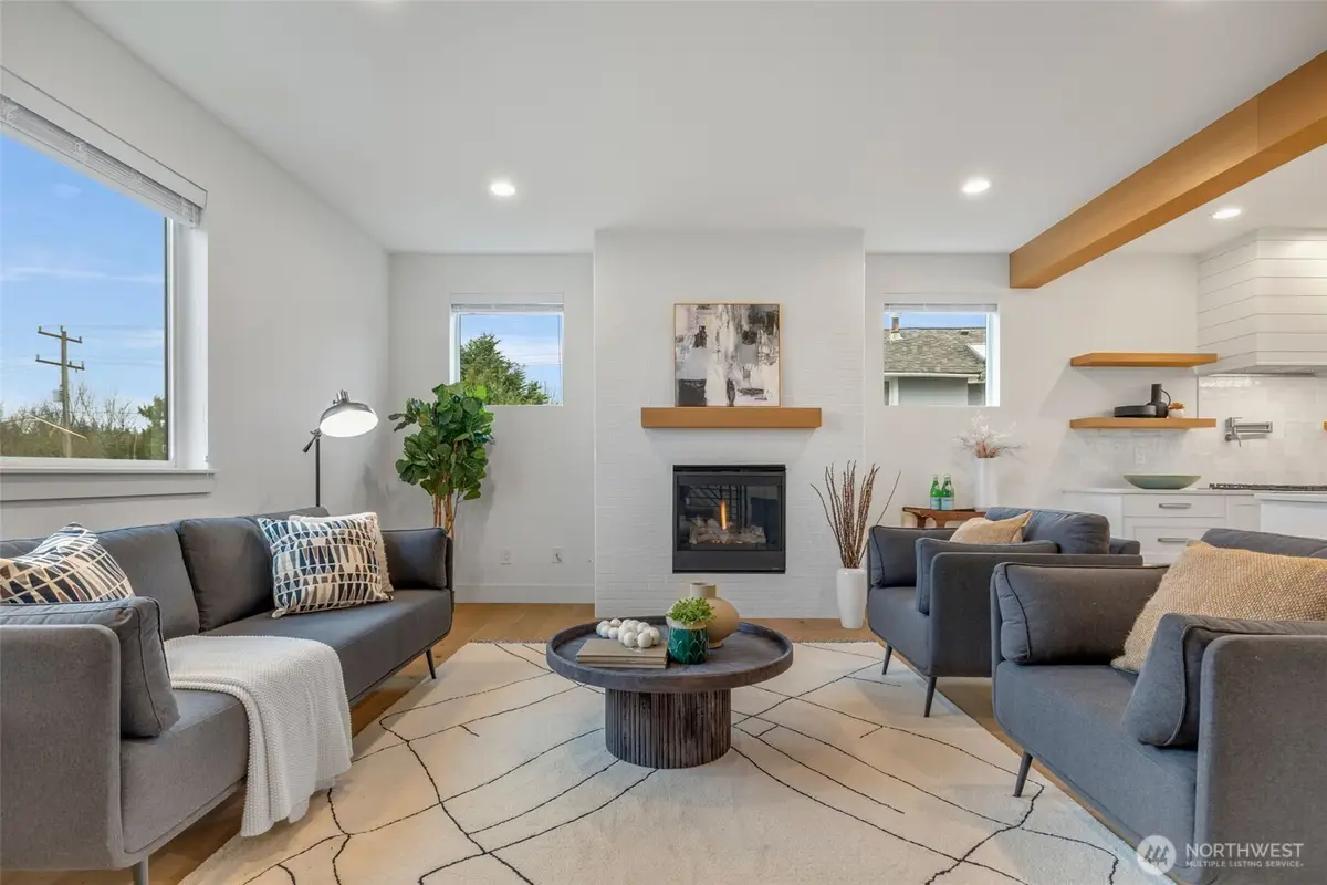 6738 21st Avenue Sw, Seattle, WA 98106 - #1