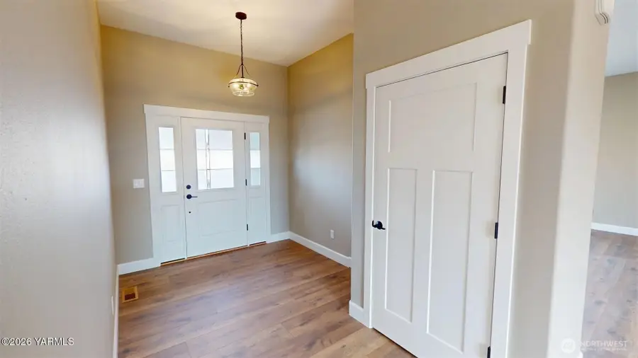 4606 W Larch Avenue, Yakima, WA 98903 - #2