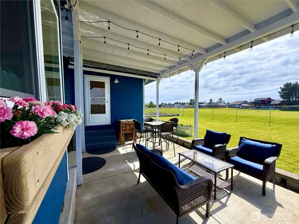 559 Puffin Avenue Ne, Ocean Shores, WA 98569