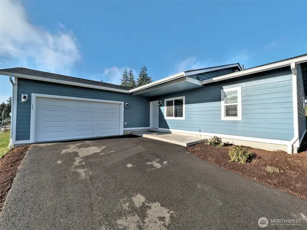 11 E Eberhart Lane, Allyn, WA 98524
