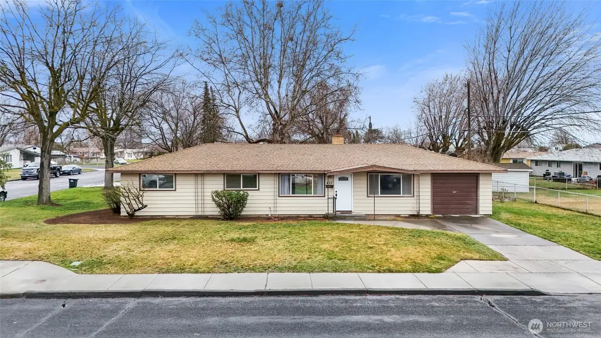 437 Sharon Avenue E, Moses Lake, WA 98837 - #1
