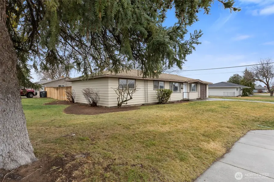 437 Sharon Avenue E, Moses Lake, WA 98837 - #3