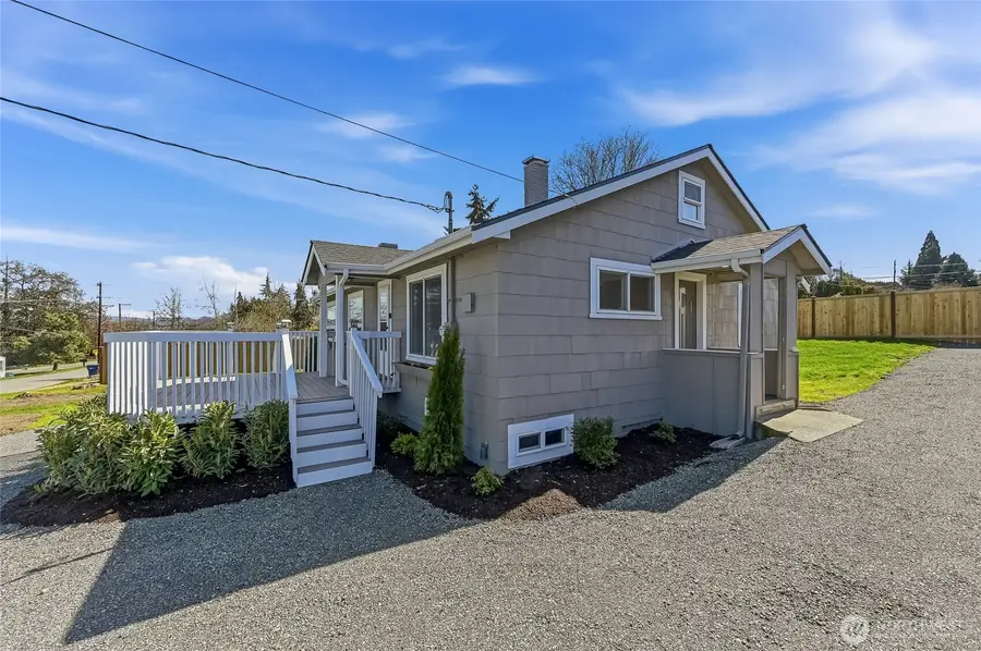 1221 S 101st Street, Seattle, WA 98168 - #3