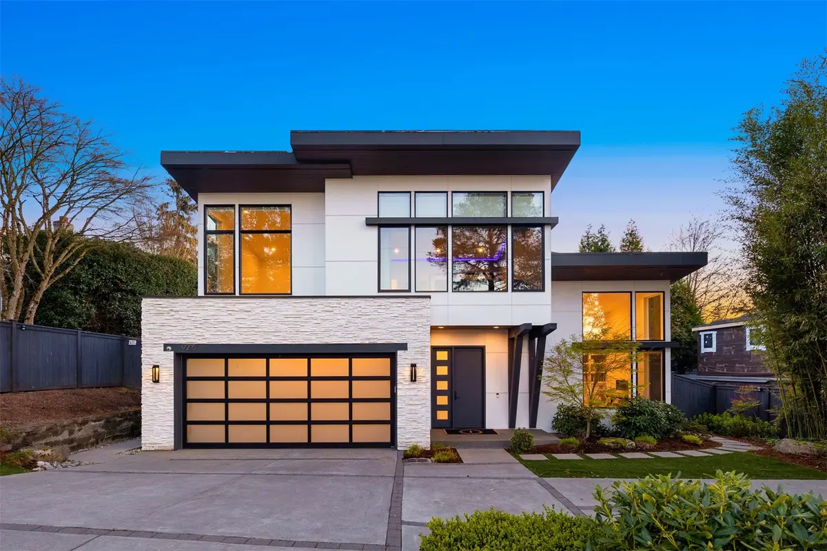 9215 NE 32nd Street, Clyde Hill, WA 98004 - #1