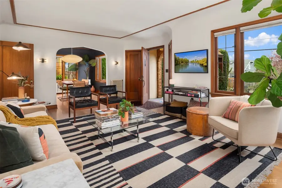 2743 37th Avenue Sw, Seattle, WA 98126 - #2