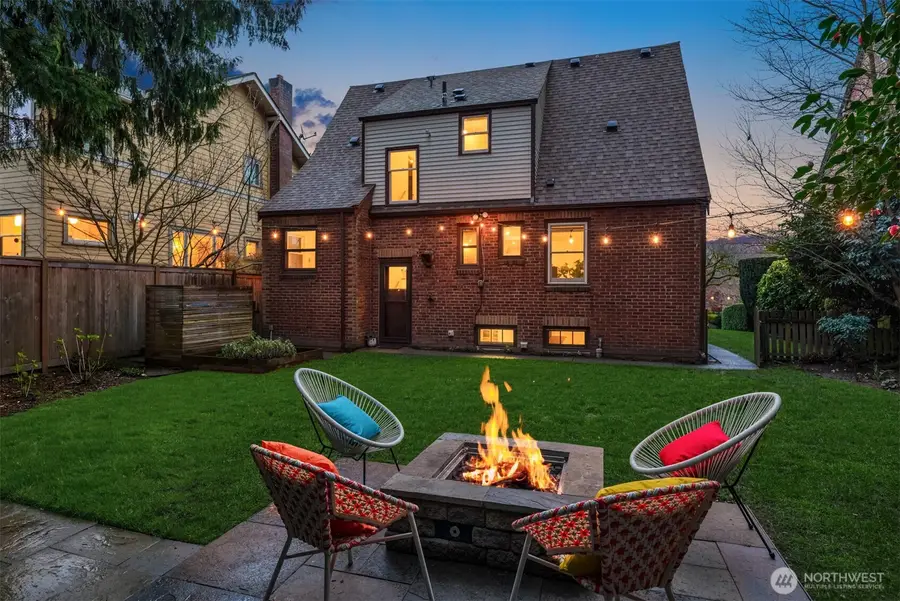 2743 37th Avenue Sw, Seattle, WA 98126 - #3