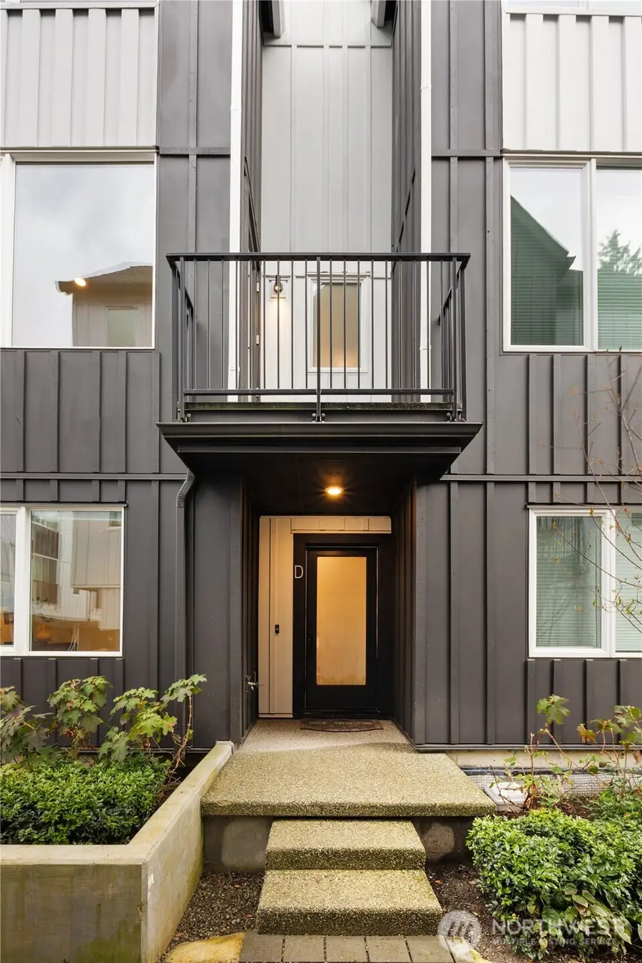 13335 Greenwood Avenue N #D, Seattle, WA 98133 - #3