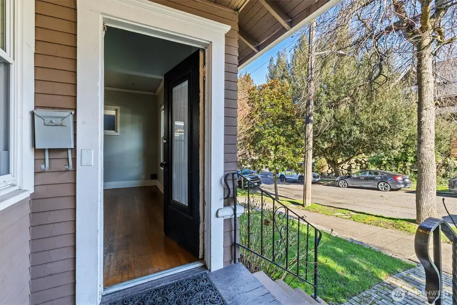 1721 3rd Avenue N, Seattle, WA 98109 - #3