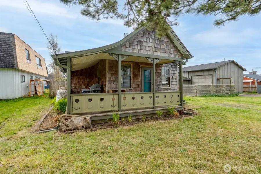 209 5th Street Ne, Long Beach, WA 98631 - #2