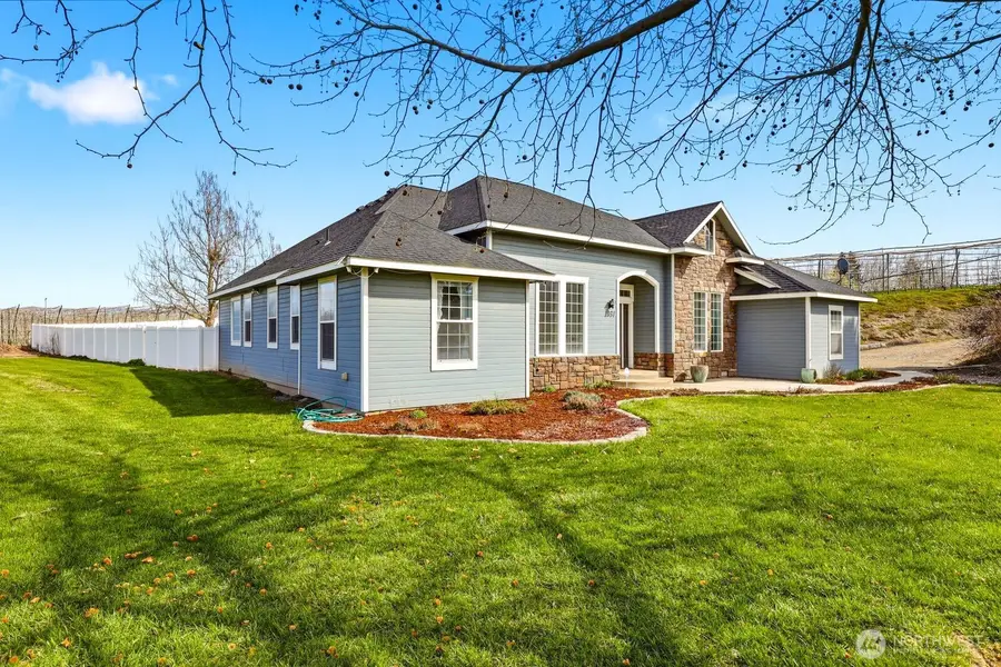 1031 Orchardvale Road, Zillah, WA 98953 - #2