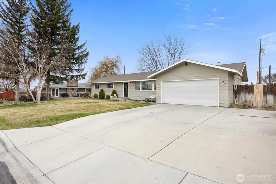 915 E Elsinore Street, Othello, WA 99344 - #2