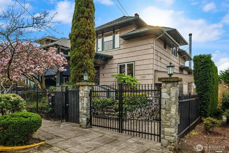 2307 Broadway E, Seattle, WA 98102 - #2