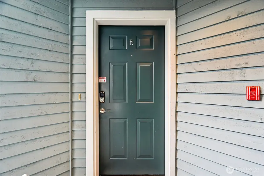 9242 Woodlawn Avenue N #B, Seattle, WA 98103 - #3