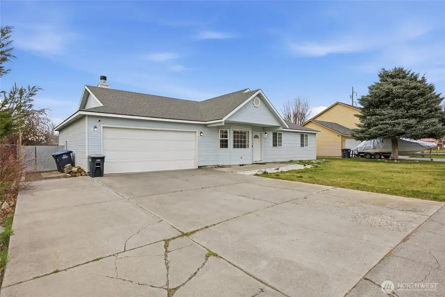 112 W Belmont Avenue, Moses Lake, WA 98837 - #3
